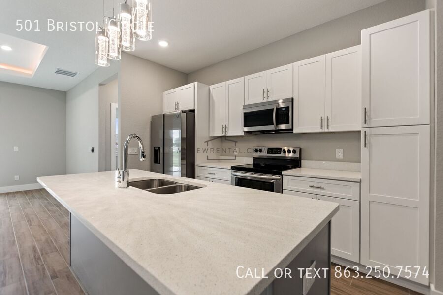 Building Photo - 501 Bristol Cir