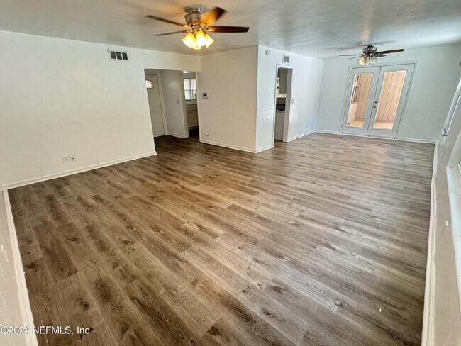 Building Photo - 5444 Los Santos Way