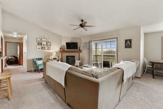 Building Photo - 1 Bed 1 Bath, 975 Sq Ft, 2nd Floor
