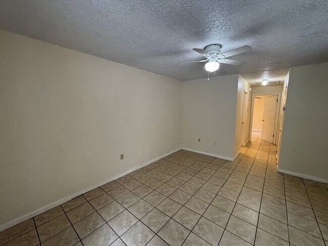 Building Photo - 904 SW 62nd Terrace
