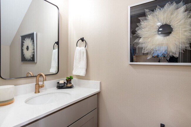 Building Photo - Hayden's Ridge - Meadowlark 4