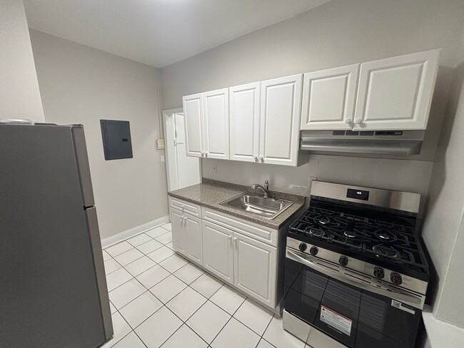 Building Photo - 332 61st St