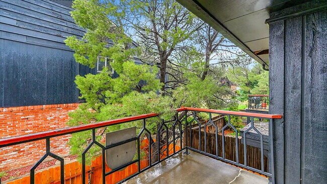 Building Photo - $1,700.00 - 2 Beds 1 Bath, Single Family H...