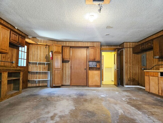 Building Photo - Brick 3/2/2 in Nice Denison Neighborhood O...