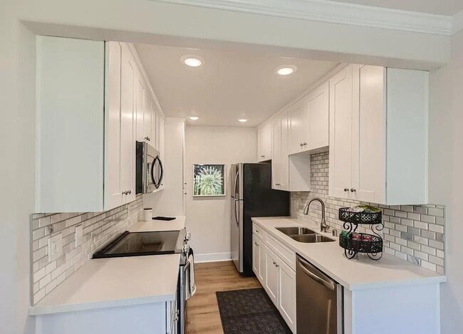 Building Photo - 3172 Via Alicante