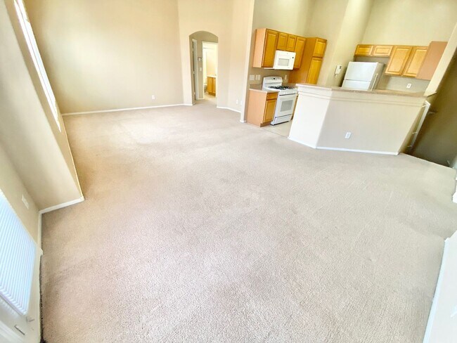 Building Photo - OVELY  2 BED ROOM 2 BATHROOM TOWNHOES LOCATED IN A GATED COMMUNITY IN HENDERSON