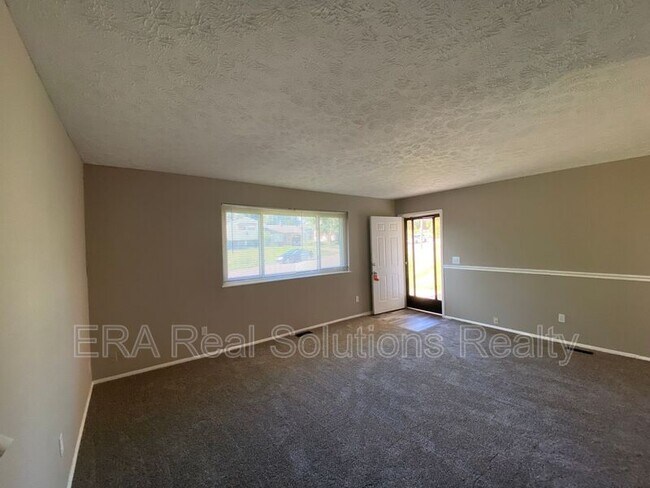 Building Photo - 2562 Bracebridge Dr