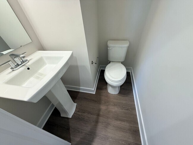 Building Photo - Brand New Townhome in the heart of Charotte