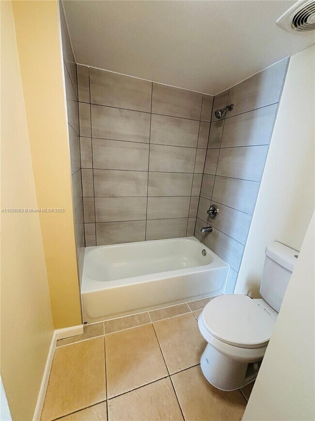 Building Photo - 1 bedroom in Dania FL 33004