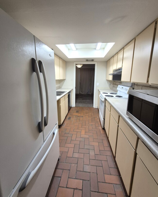 Building Photo - 5701 E Glenn St