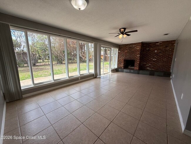 Building Photo - 1295 Country Club Blvd