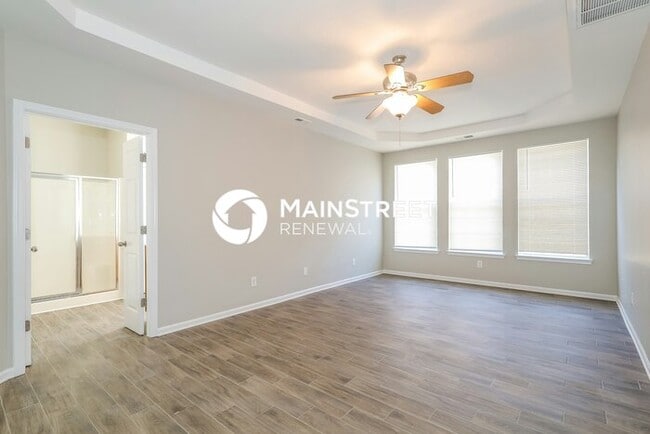Building Photo - 5 Bedroom Pet-Friendly Home in CHARLOTTE, NC with Main Street Renewal