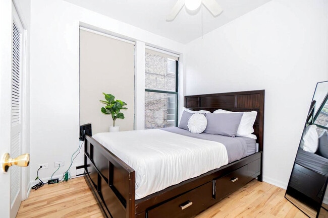 Building Photo - 2544 N Burling St