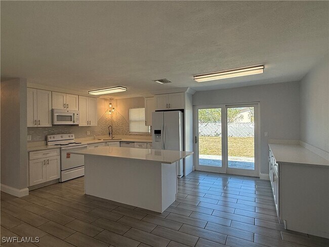 Building Photo - 1315 NE Pine Island Ln