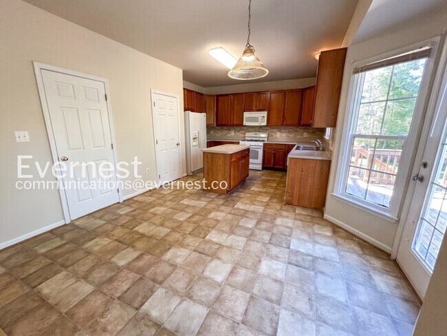 Building Photo - 7 St Stephens Ct