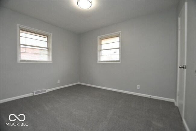 Building Photo - 5820 E 40th St