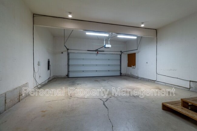 Building Photo - 4505 NW 9th Cir