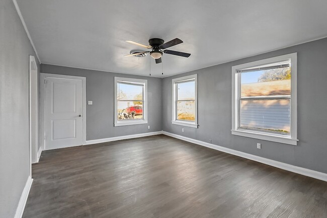 Building Photo - 506 Trinity St