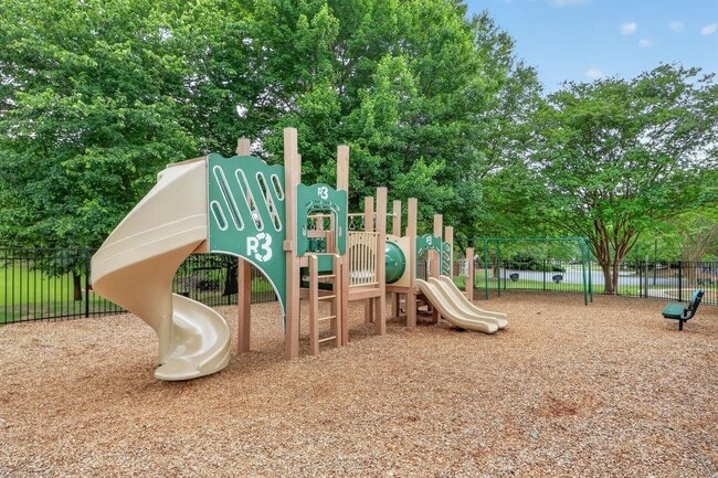 Building Photo - 3895 Deauville Way