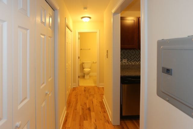 Building Photo - 1034 W George