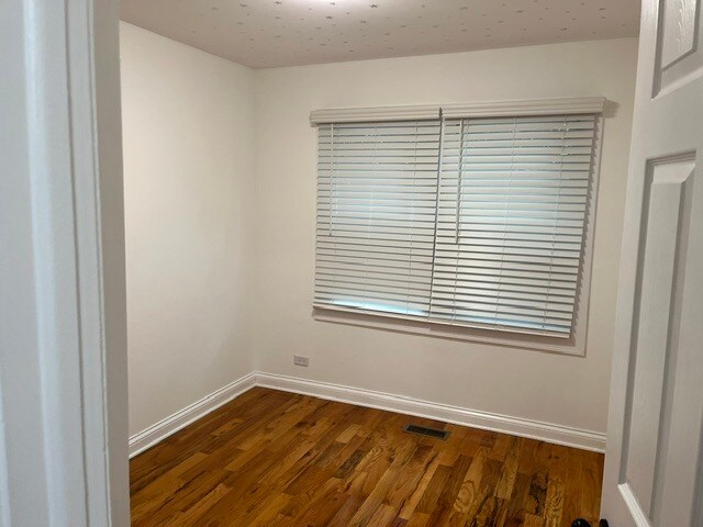 Building Photo - 1811 Jamestown Cir