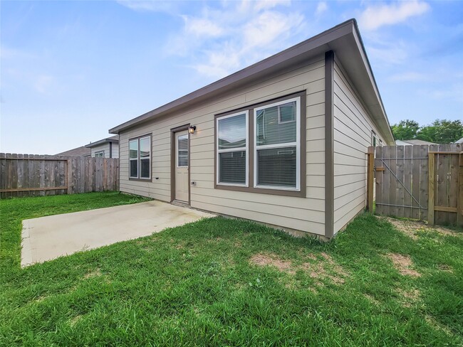 Building Photo - 16983 Pandora Wy