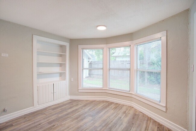 Building Photo - Now Available! Pet-Friendly 3BR Home with Large Backyard – Cleburne