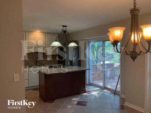 Building Photo - 13900 S Raintree Dr