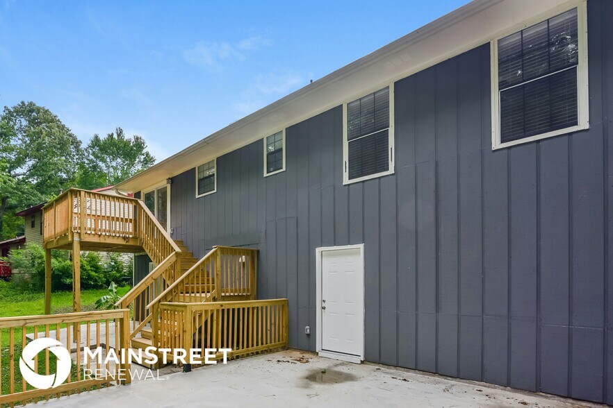 Building Photo - 1645 Tree Line Rd