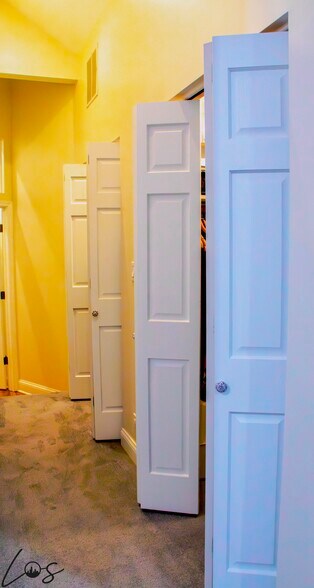 Building Photo - 1023 N Winchester Ave