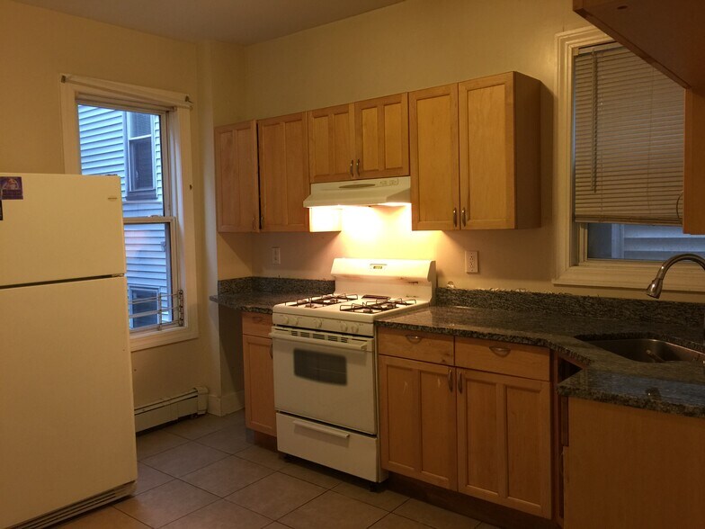 Building Photo - 75 Heath St