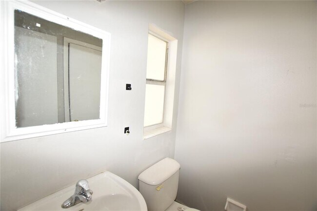 Building Photo - 4840 Grovemont Pl