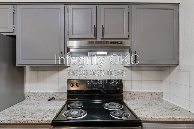 Building Photo - 8514 Candlewood Dr