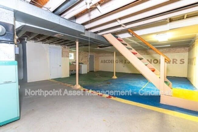 Building Photo - 2BR SFR • Stainless Kitchen • Westwood