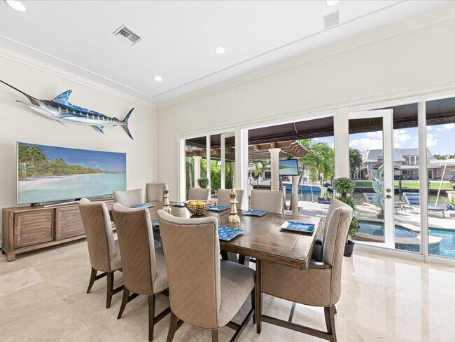 Building Photo - 3030 NE 45th St