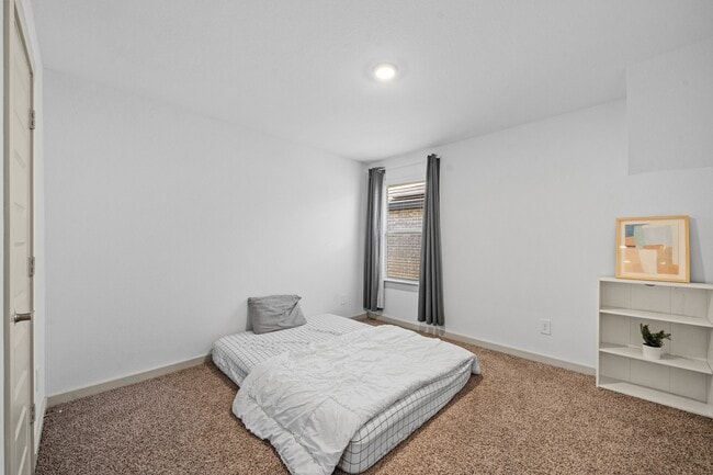 Building Photo - 30010 Reagans Rnch Dr