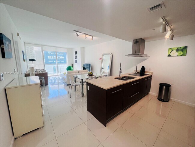 Building Photo - 485 Brickell Ave