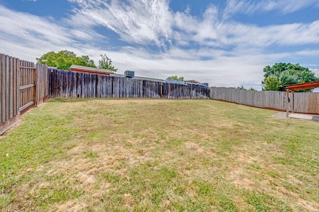 Building Photo - Charming Single-Story 3 Bed Home Two Car Garage & Spacious Yard!
