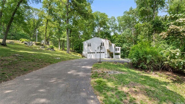 Building Photo - 616 Douglas Rd