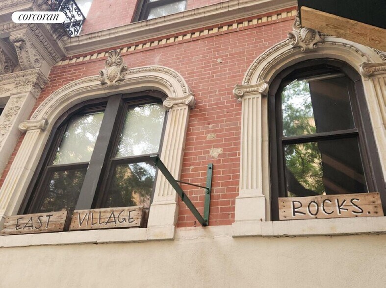 Building Photo - 283 E 4th St