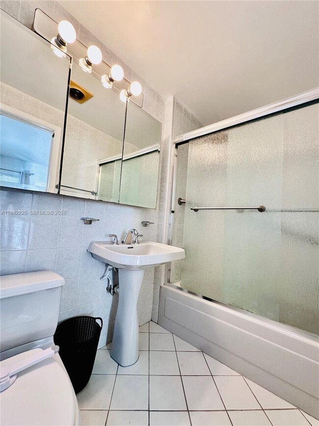 Building Photo - 1180 SW 22nd Terrace