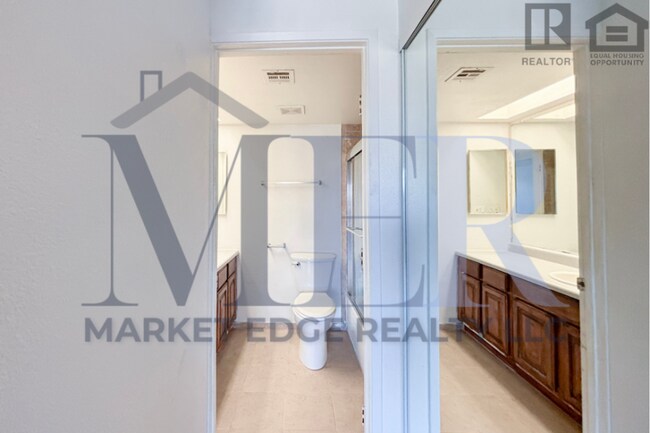 Building Photo - 2Bed/2Bath Apt at Greenway/35th Ave! Move-In Ready on 08/06/2026!