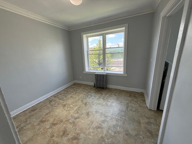 Building Photo - 5912 W 26th St