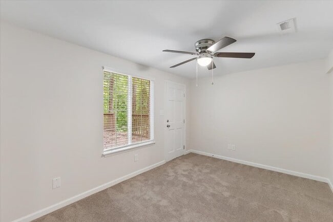 Building Photo - Beautifully Renovated Townhome For Rent In...