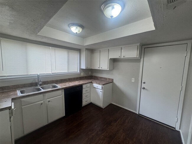 Building Photo - 23139 Lestergate Dr