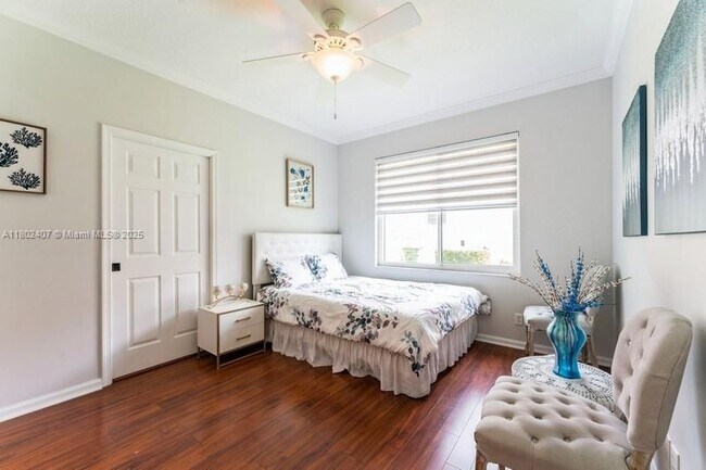 Building Photo - 2708 Meadowood Dr