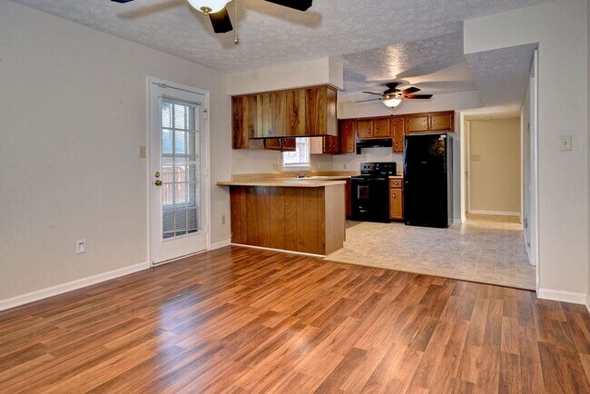Building Photo - Spacious single family home in Westview Lakes.