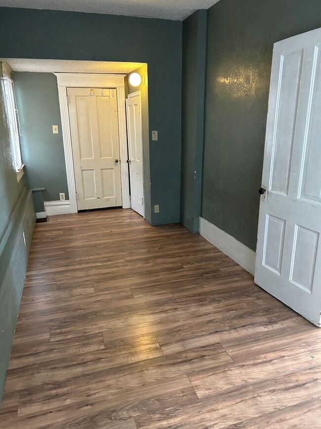 Building Photo - 414 9th Ave