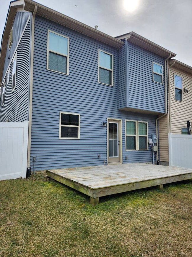 Building Photo - Modern 3 bed Townhouse-Foxcreek Subdivision -Moseley/Chesterfield