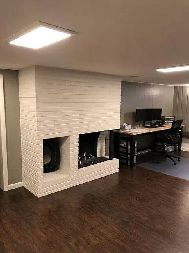 Building Photo - Charming 3-Bedroom Westlake Retreat with Prime Location and Serene Backyard Oasis